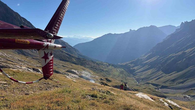 Cirrus tipi uçak dağa çarptı, aralarında Britanyalıların da olduğu 3 kişi öldü