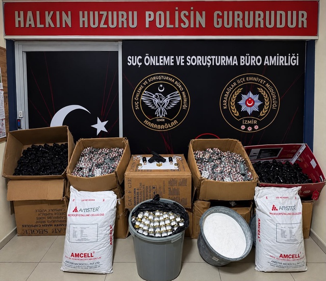 İzmir Karabağlar'da depoya baskın, 253 bin 926 uyuşturucu hap ele geçirildi