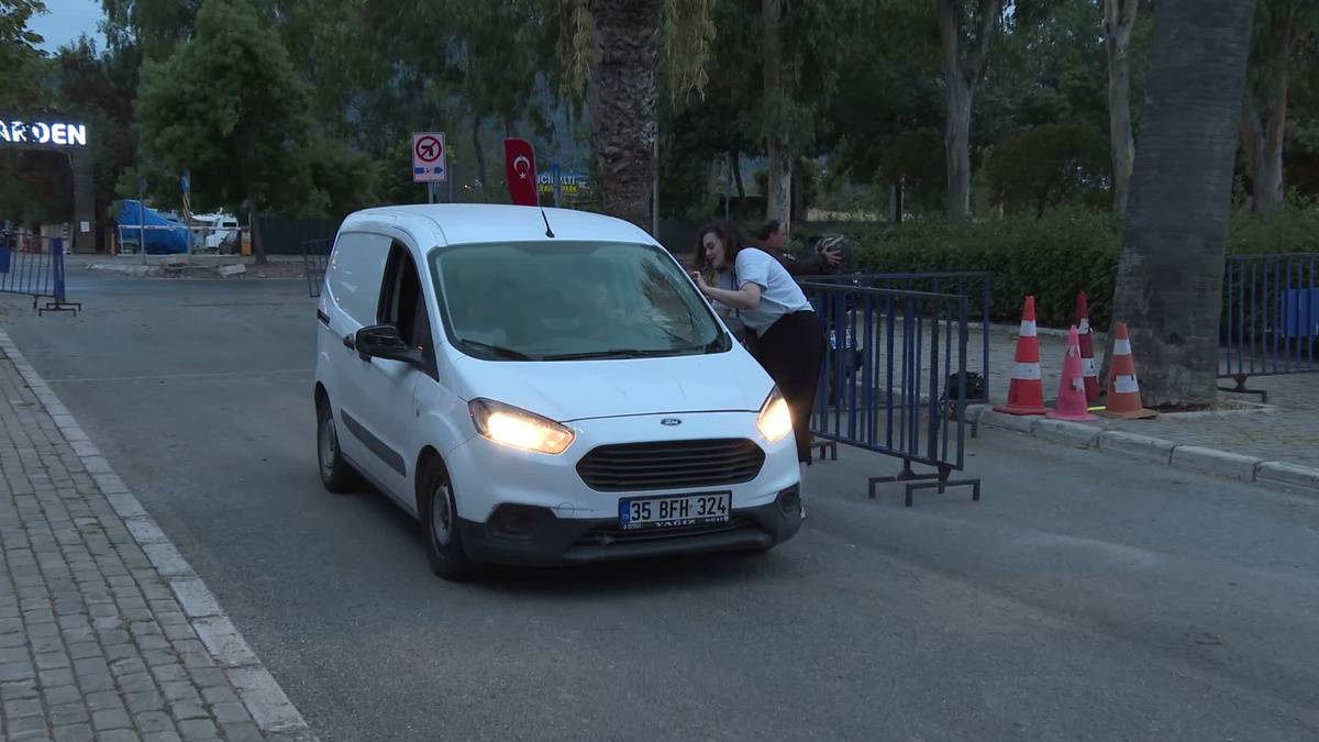 İzmirliler “Kurtuluş Projesi”ni açık havada izledi