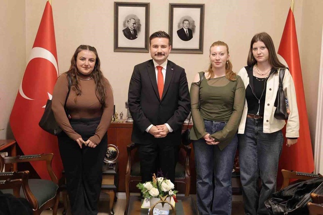 Gökçeada Kaymakamı Acar Halk Günü'nde vatandaşların sorunlarını dinledi