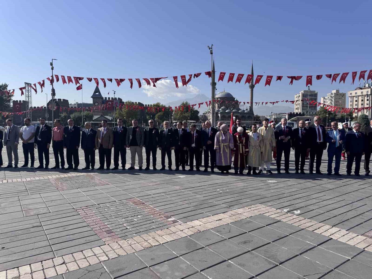 Kayseri’de ahilik kutlamaları çelenk sunma töreni ile başladı