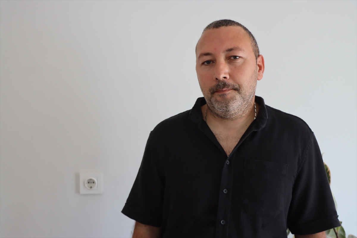 Kırklareli\'nde güvenlik görevlisi bankamatikte unutulan yüklü parayı sahibine teslim etti