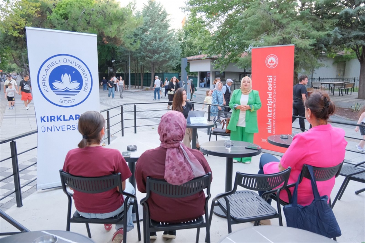 Kırklareli\'de açık havada düzenlenen Bilim Kafe söyleşisinde içsel farkındalık ele alındı