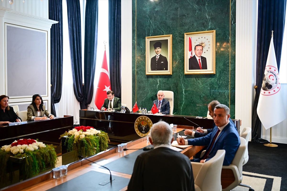 Kırklareli Valisi Turan halk toplantısında vatandaşların taleplerini dinledi