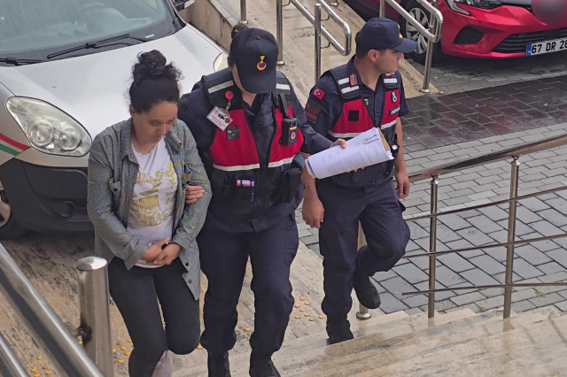 Kızlarını yatağa zincirleyen anne-baba tutuklandı! Vicdansız baba 