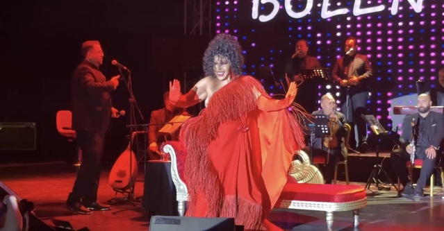 Kuşadası'nda yuhalanan Bülent Ersoy, memleketi Bursa'da alkışlarla karşılandı