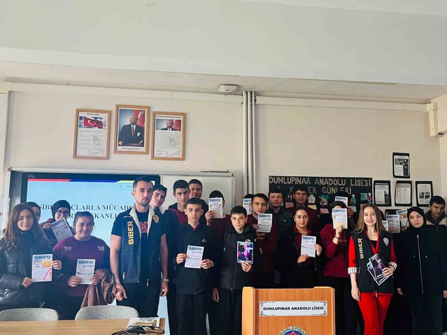 Kütahya'da lise öğrencilerine siber zorbalık ve güvenli internet semineri verildi