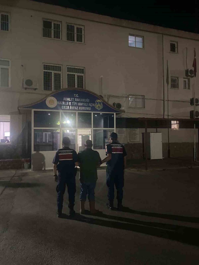 Aydın Kuyucak'ta kenevir tarlasına gübreyle gelen şüpheli suçüstü tutuklandı