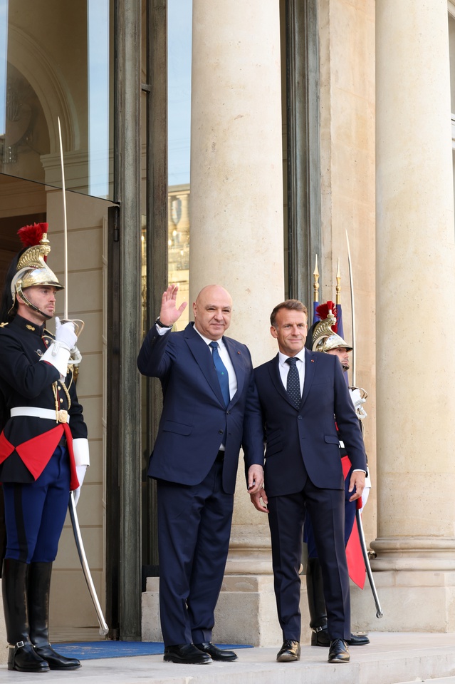Lübnan Cumhurbaşkanı Avn, Macron ile Paris'te İsrail saldırılarını görüştü