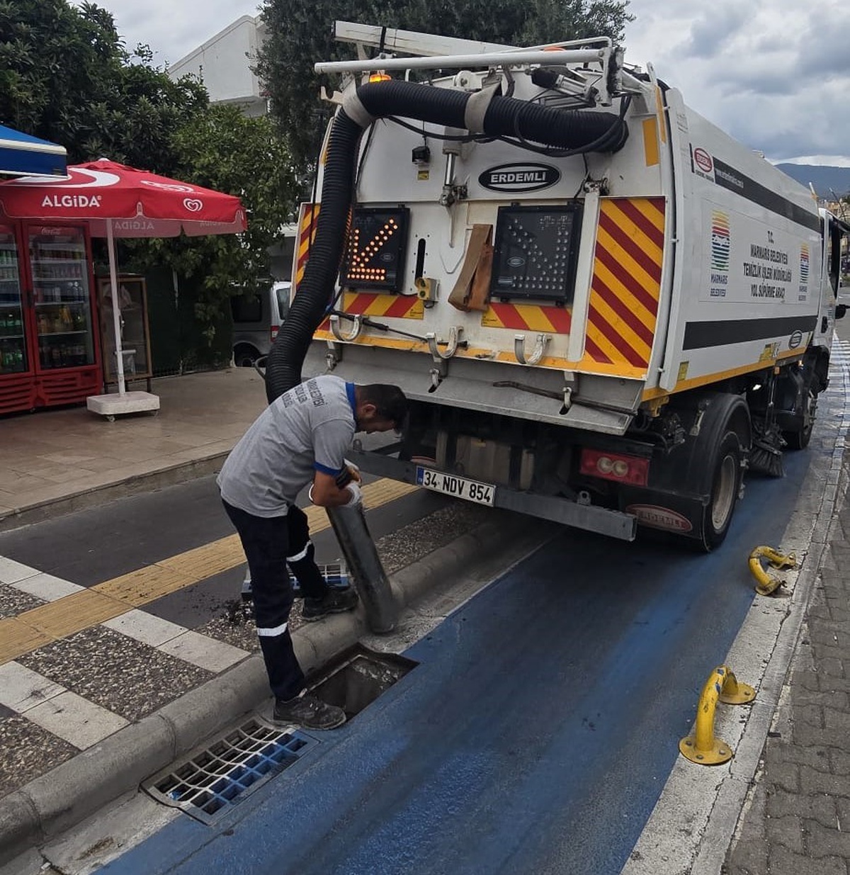 Marmaris Belediyesi yağış öncesi mazgal ve dere yataklarını temizledi