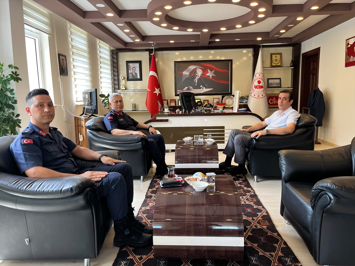 Mersin İl Jandarma Komutanı Güçlü, Bozyazı Kaymakamı Topsakaloğlu\'nu ziyaret etti