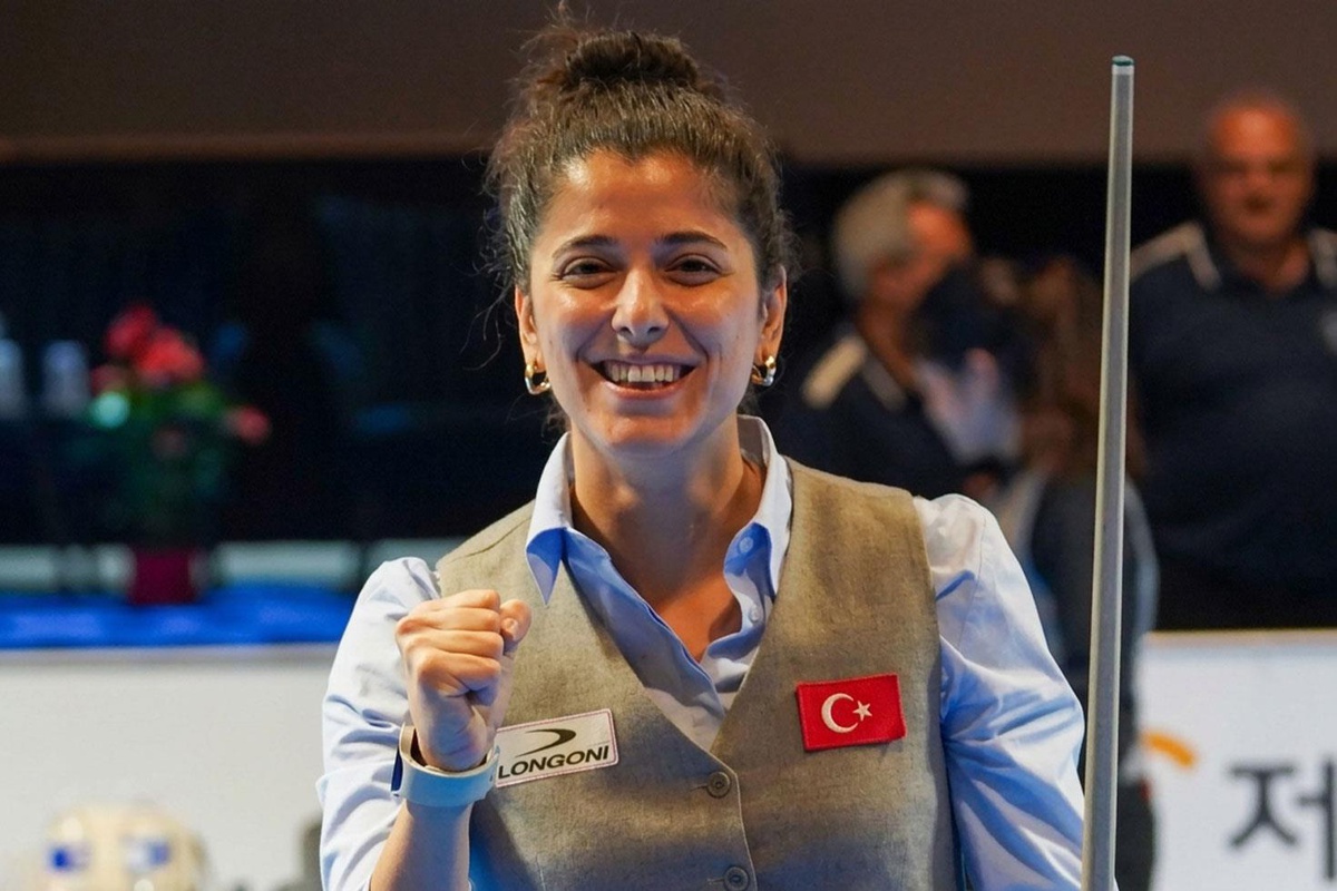 Milli bilardocu Güzin Müjde Karakaşlı, dünya şampiyonu