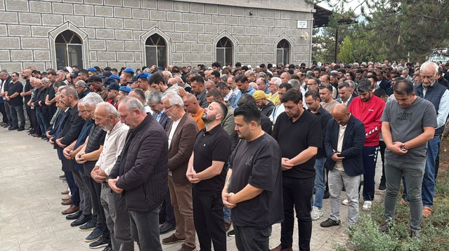 Bartın Amasra'da kazada ölen müzik öğretmeni Cansu Kocakurt Karabük'te toprağa verildi