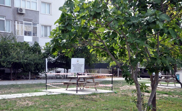 Lüleburgaz'da parkta kirletilen oturma grubunun kullanımı 7 gün kapatıldı