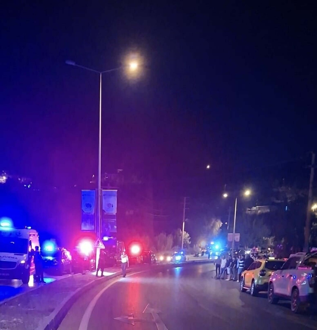 Bodrum\'da motosiklet refüjdeki aydınlatma direğine çarptı, sürücü Metin Ede öldü