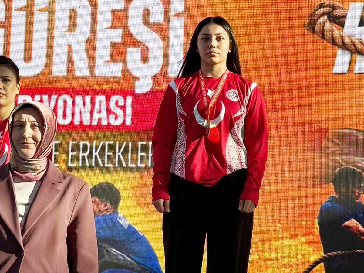 Samsunlu mas güreşçiler İstanbul\'da 2 Türkiye şampiyonluğu kazandı