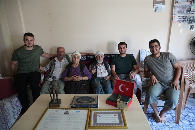 Hatay'da yaşayan 95 yaşındaki Kore gazisi, 14 ay cephede savaştığı madalyasını gururla taşıyor