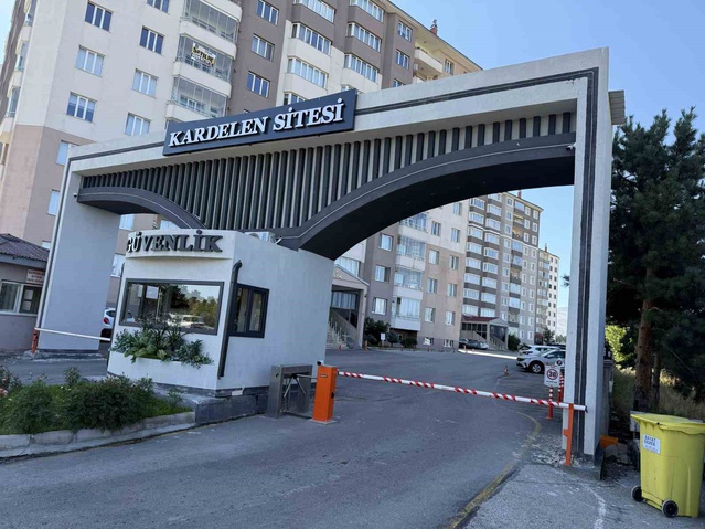 Palandöken'deki köpek olayında site sakinleri Kaymakam Kızılgüneş'e sahip çıktı