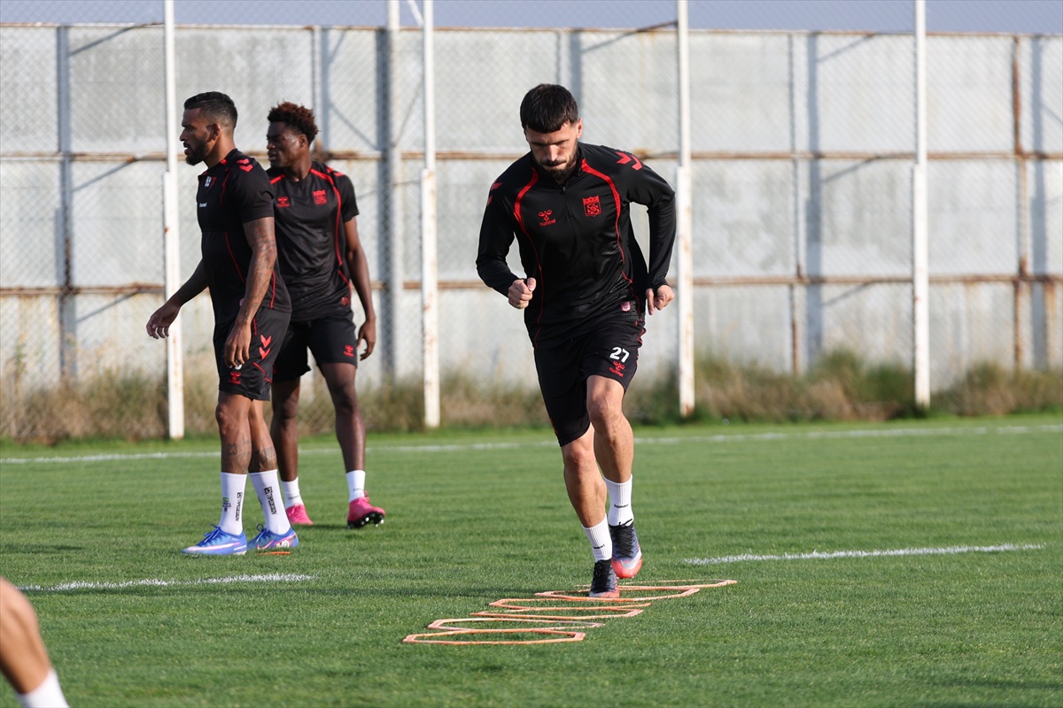 Sivasspor, Keçiörengücü deplasmanı öncesi taktik çalıştı