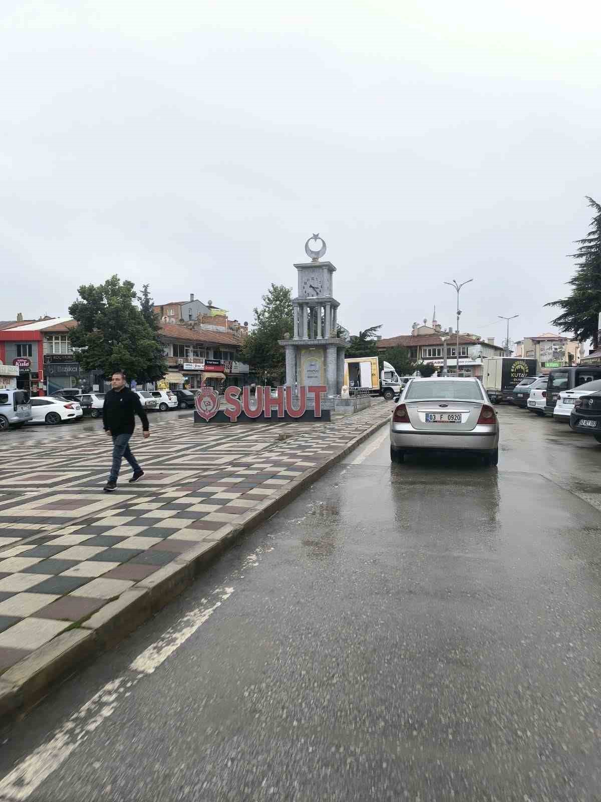 Afyonkarahisar Şuhut'ta sağanak etkili oldu, sıcaklıklar düştü