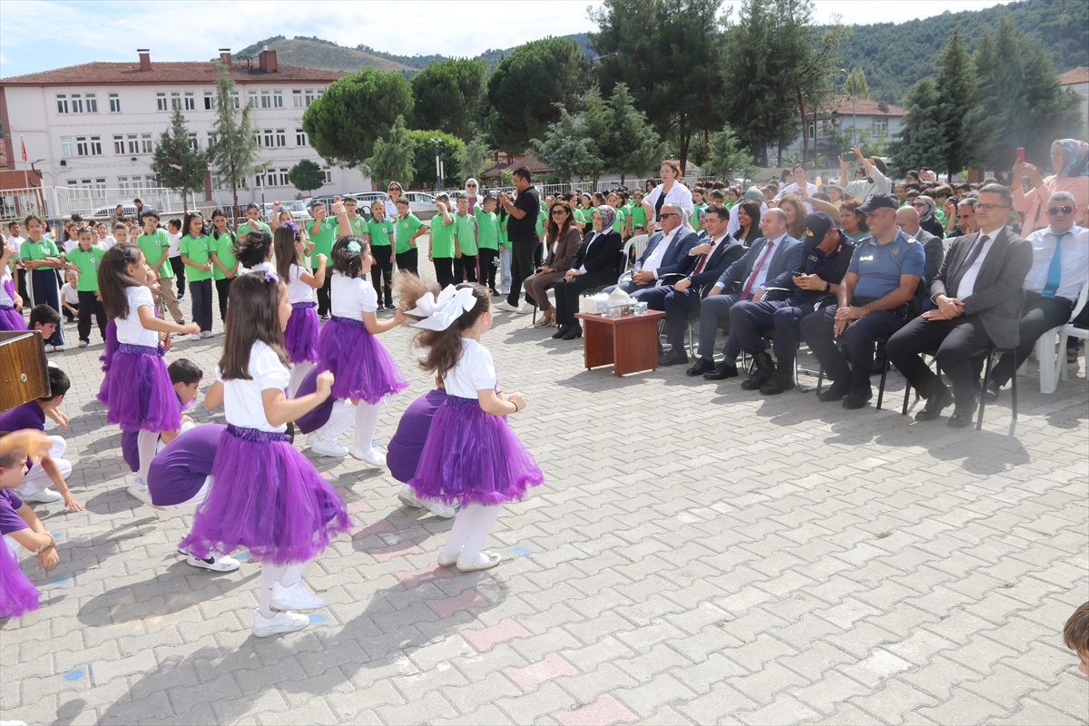 Taşova\'da İlköğretim Haftası kutlandı