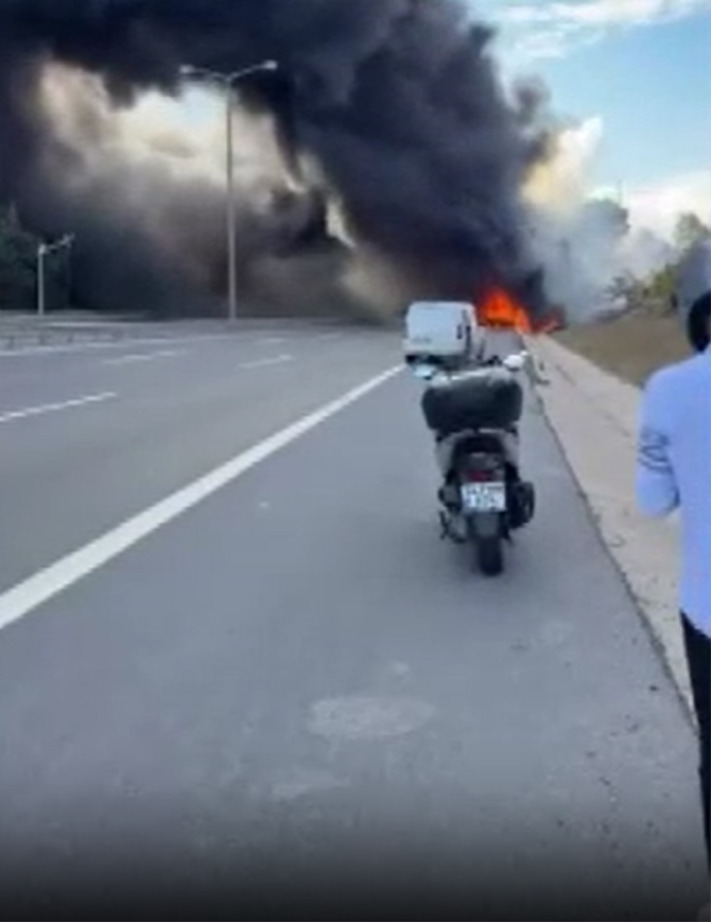 TEM'i kilitleyen tır yangını! Yol kapatıldı, araç küle döndü