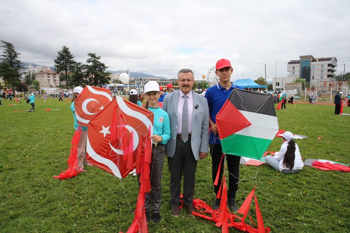 Tokat\'ta uçurtmalar Gazzeli çocuklar için gökyüzüne bırakıldı