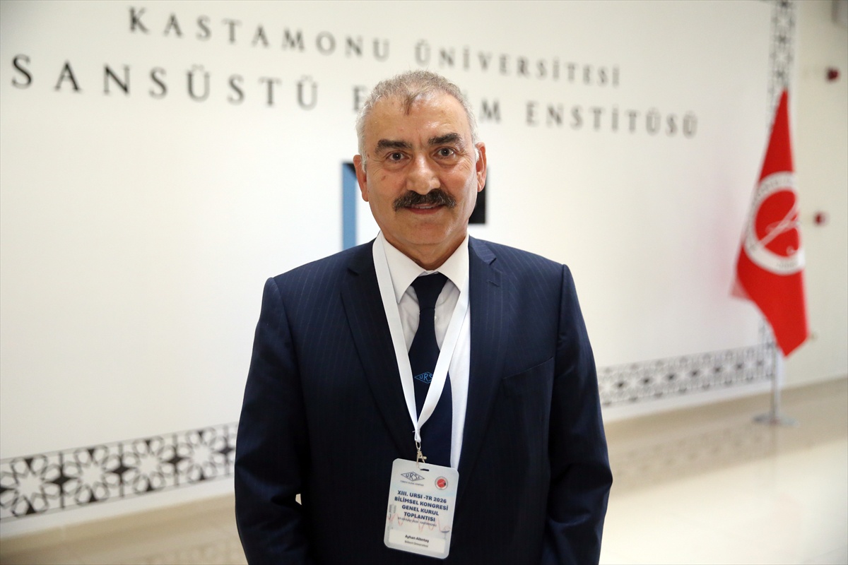 URSI Genel Başkanı Kobayashi Kastamonu\'da konuştu, gençlere radyo bilimi çağrısı yaptı