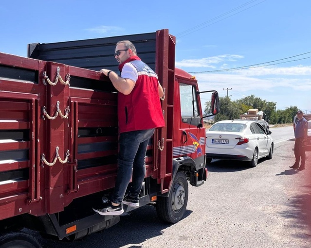 Uşak'ta çevre illerle bağlantılı güzergahlarda hayvan hastalığı denetimi sürüyor