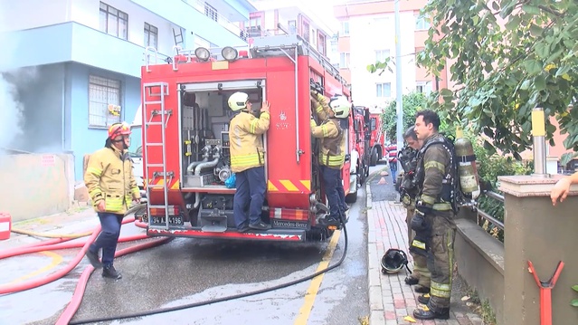 Üsküdar'da yumurta satılan iş yerinde yangın hasara yol açtı