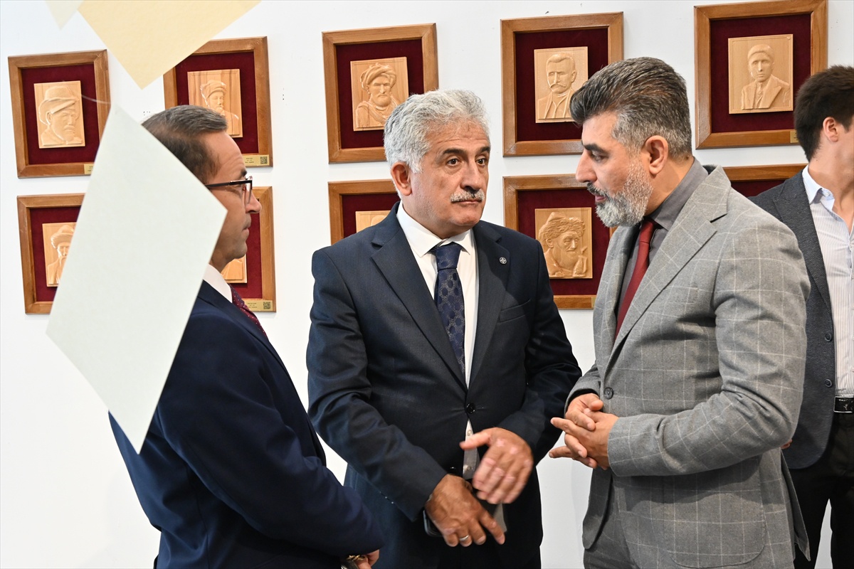 Üsküp\'te IBU ve Bayburt Üniversitesi işbirliğiyle Türk dili portreleri sergisi açıldı