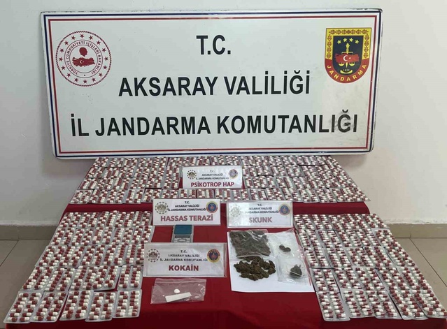 Aksaray'da uyuşturucu operasyonunda 2 kişi tutuklandı, 2 bin 122 hap ele geçirildi