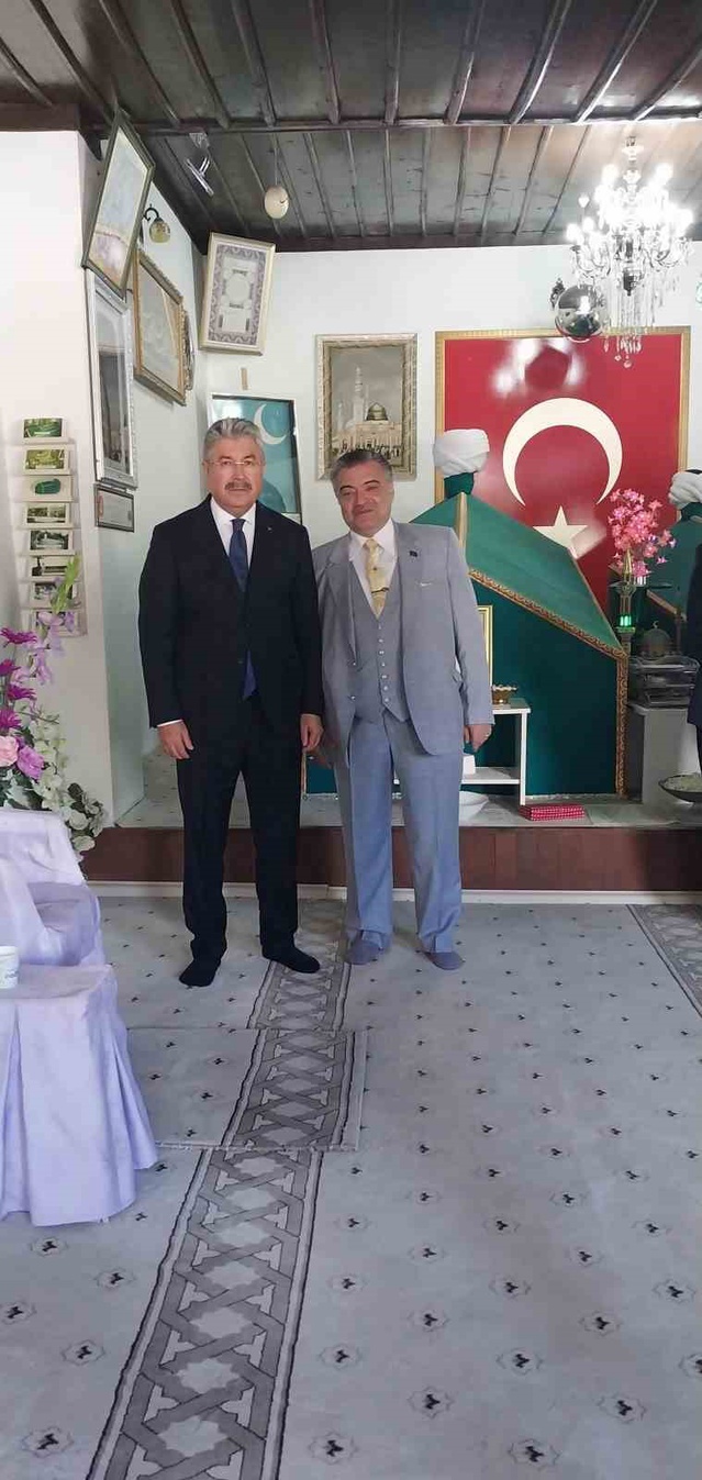 Eskişehir Valisi, Odunpazarı'ndaki Sühreverdi türbesini ziyaret etti