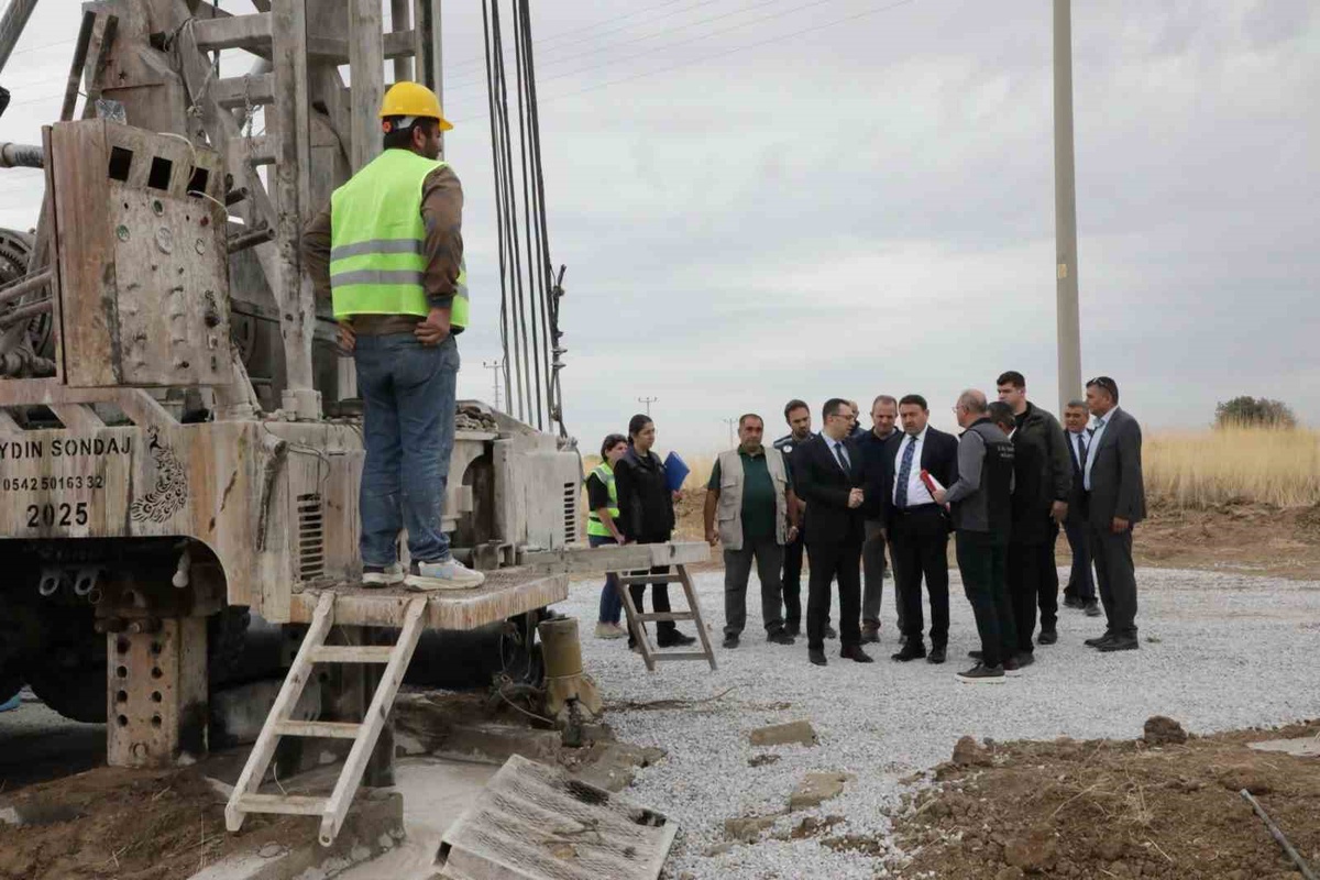 Kütahya Valisi Işın, Yoncalı\'da İYJ-8 jeotermal kuyu sondajını yerinde inceledi