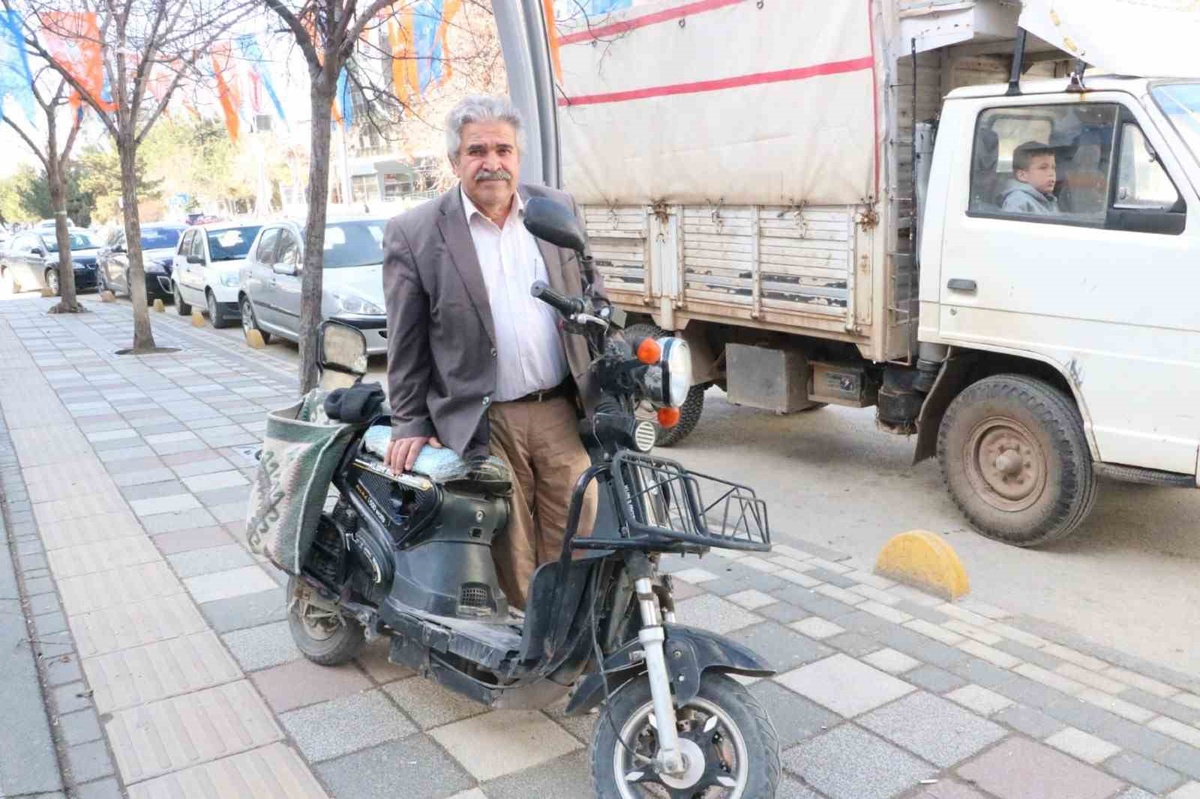 39 yılda girdiği 19 seçimi kaybeden Menderes Koçak hayatını kaybetti
