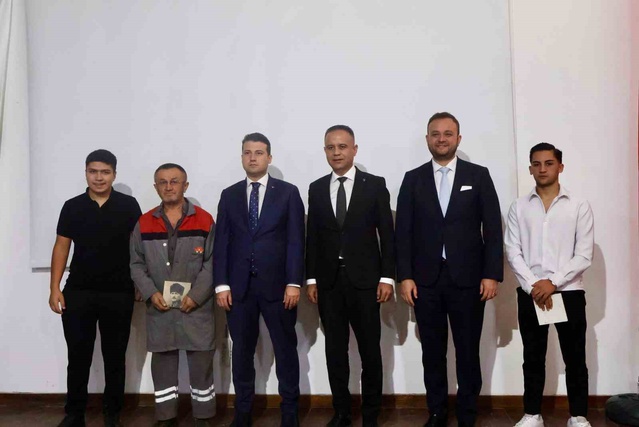 Çivril'de 56 yıllık oto tamircisi Talip Dinç Yılın Ahisi seçildi