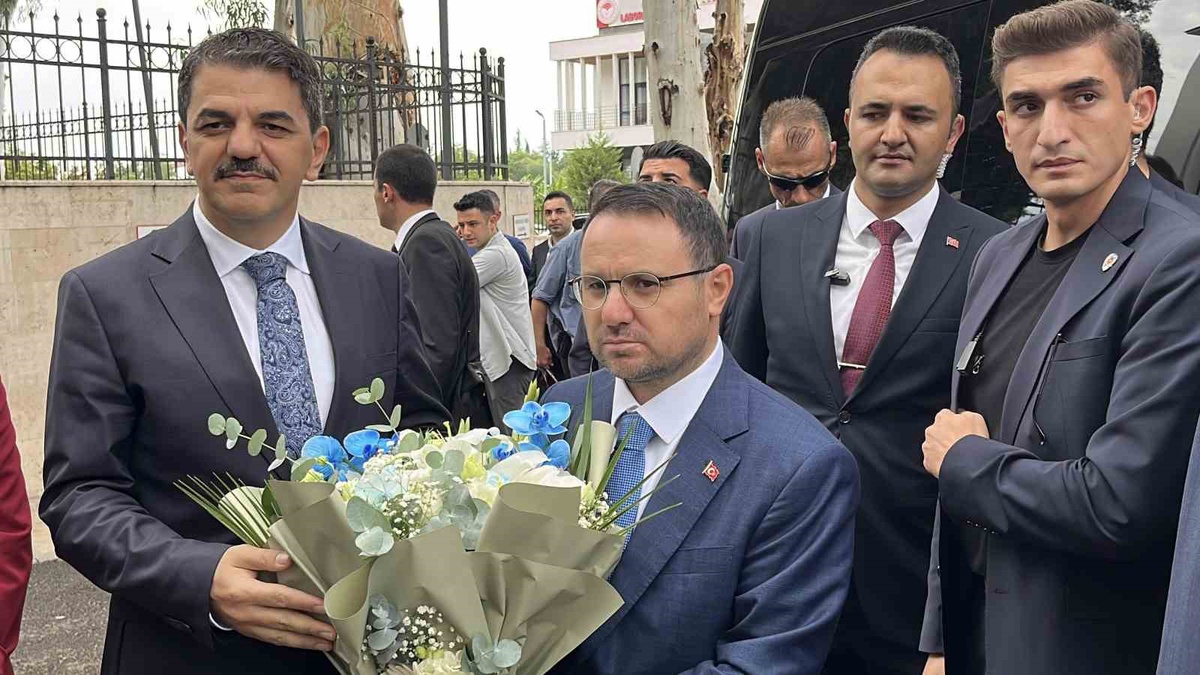 Adalet Bakanı Gürlek, Adana\'da düzenlenen Türkiye Yüzyılı Buluşmaları\'na katıldı