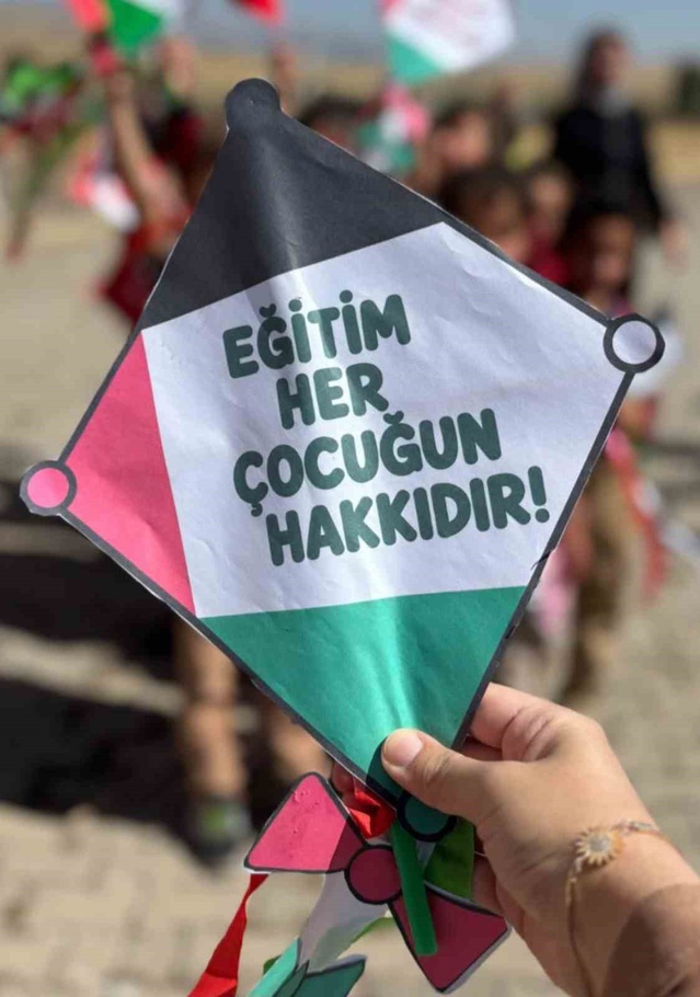 Ağrı Patnos'ta uçurtma etkinliğiyle Gazze'ye barış mesajı gönderildi