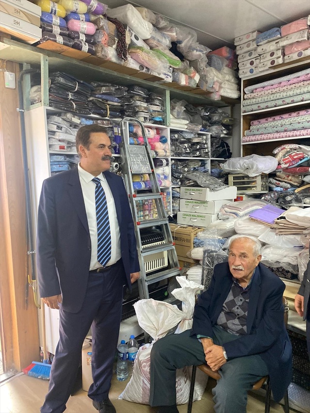 AK Parti Milletvekili İpek, Gümüşhacıköy'de esnafın taleplerini dinledi