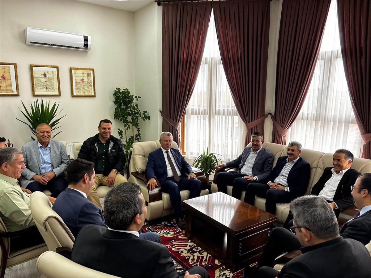 Aksaray AK Parti heyeti, Sultanhanı Kaymakamı Yerlikaya\'ya hayırlı olsun ziyaretinde bulundu