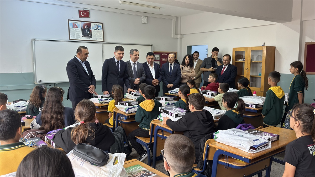 Alaçam\'da 65 mahalledeki 16 okulda 1775 öğrenciye kırtasiye yardımı ulaştı