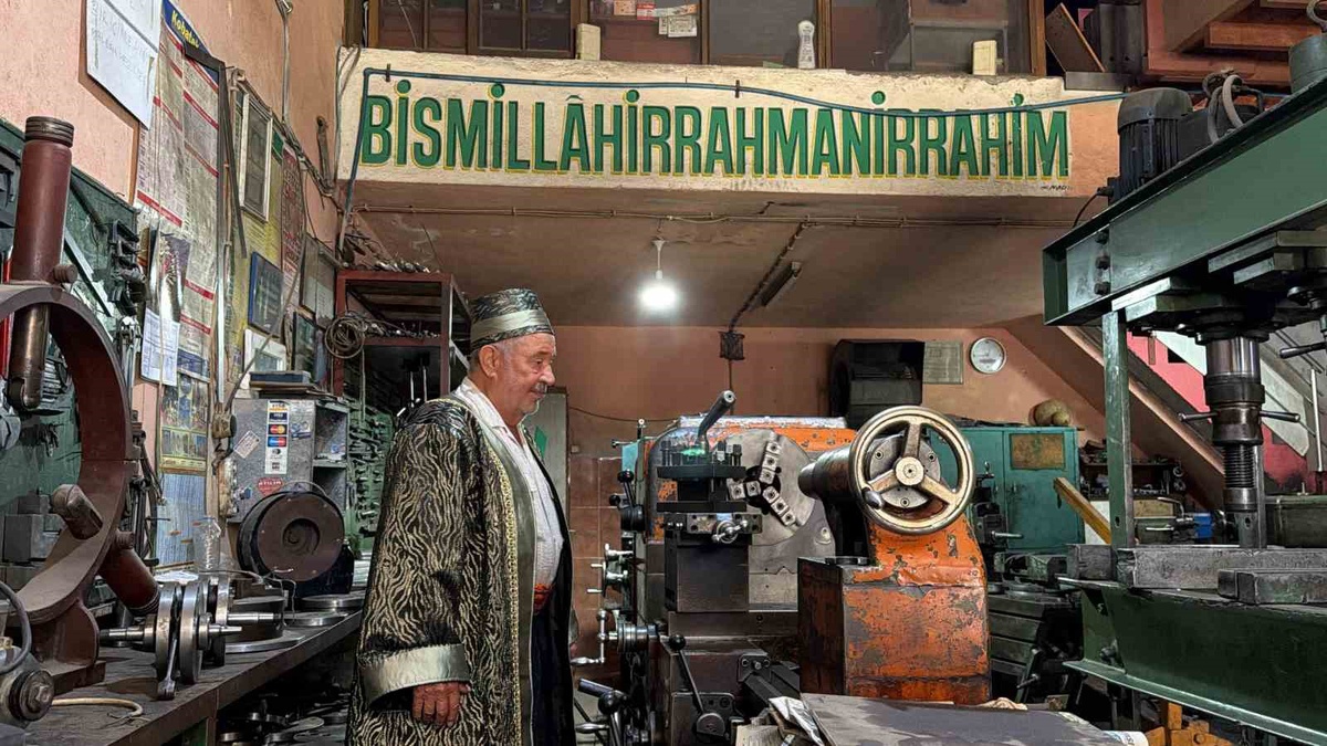 Alanya\'da 79 yaşındaki tornacı Mehmet Çelik yılın Ahi\'si seçildi
