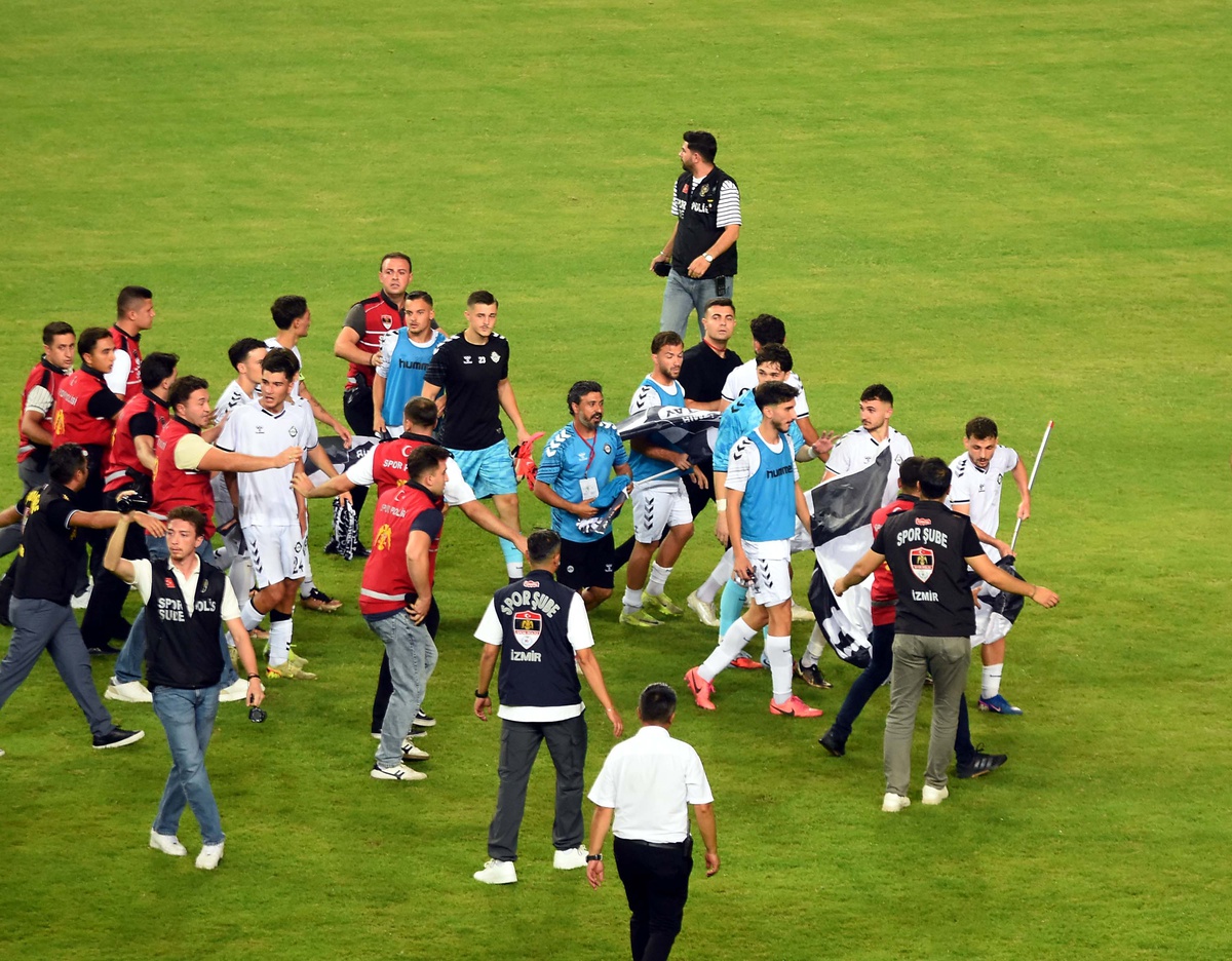 Altay\'da bayrak diken Arif Yanarlı\'ya 10 bin TL ceza kesildi