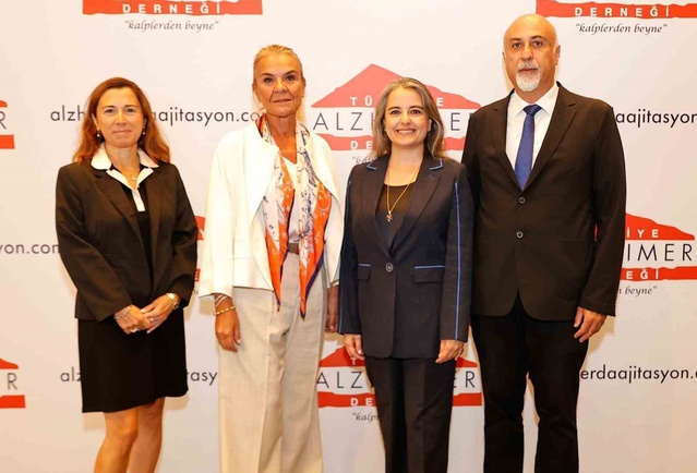 Alzheimer'da yeni ilaçlar ve pTau-217 testi Türkiye'de gündemde, zona aşısına çağrı var