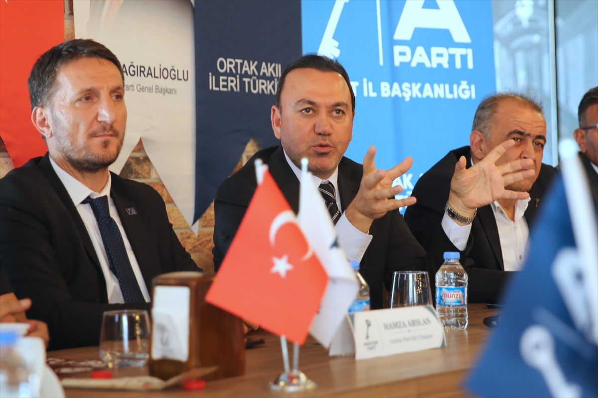Keskinkılıç, Siirt\'te partisinin 840\'a yakın ilçede faaliyette olduğunu anlattı