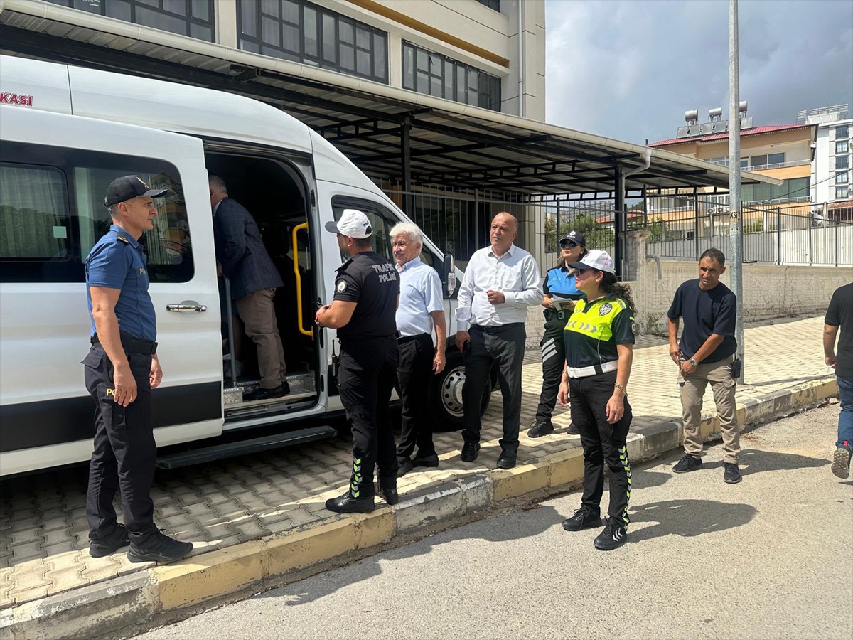 Anamur\'da okul servis araçları Kaymakam ve Emniyet Müdürü katılımıyla denetlendi