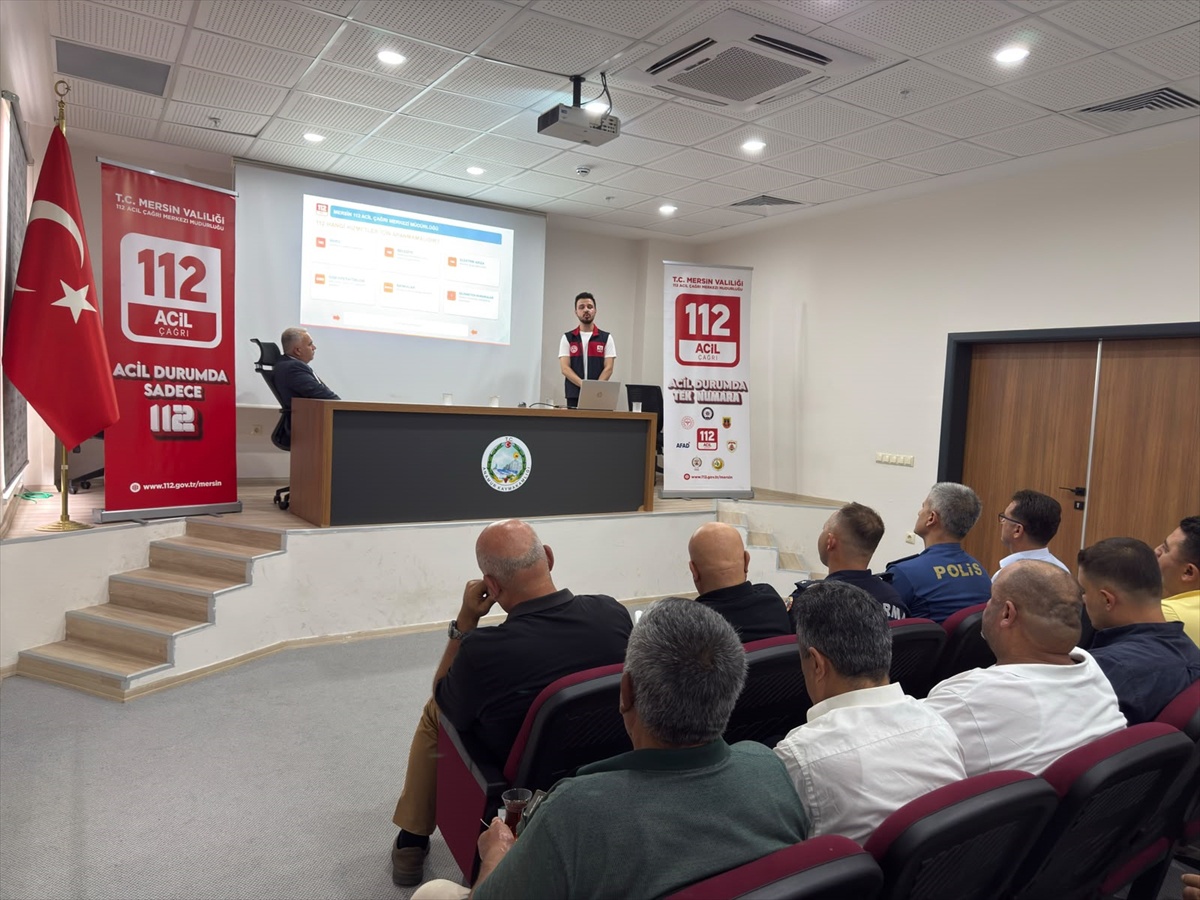 Anamur'da muhtarlara 112 Acil Çağrı Merkezi anlatıldı
