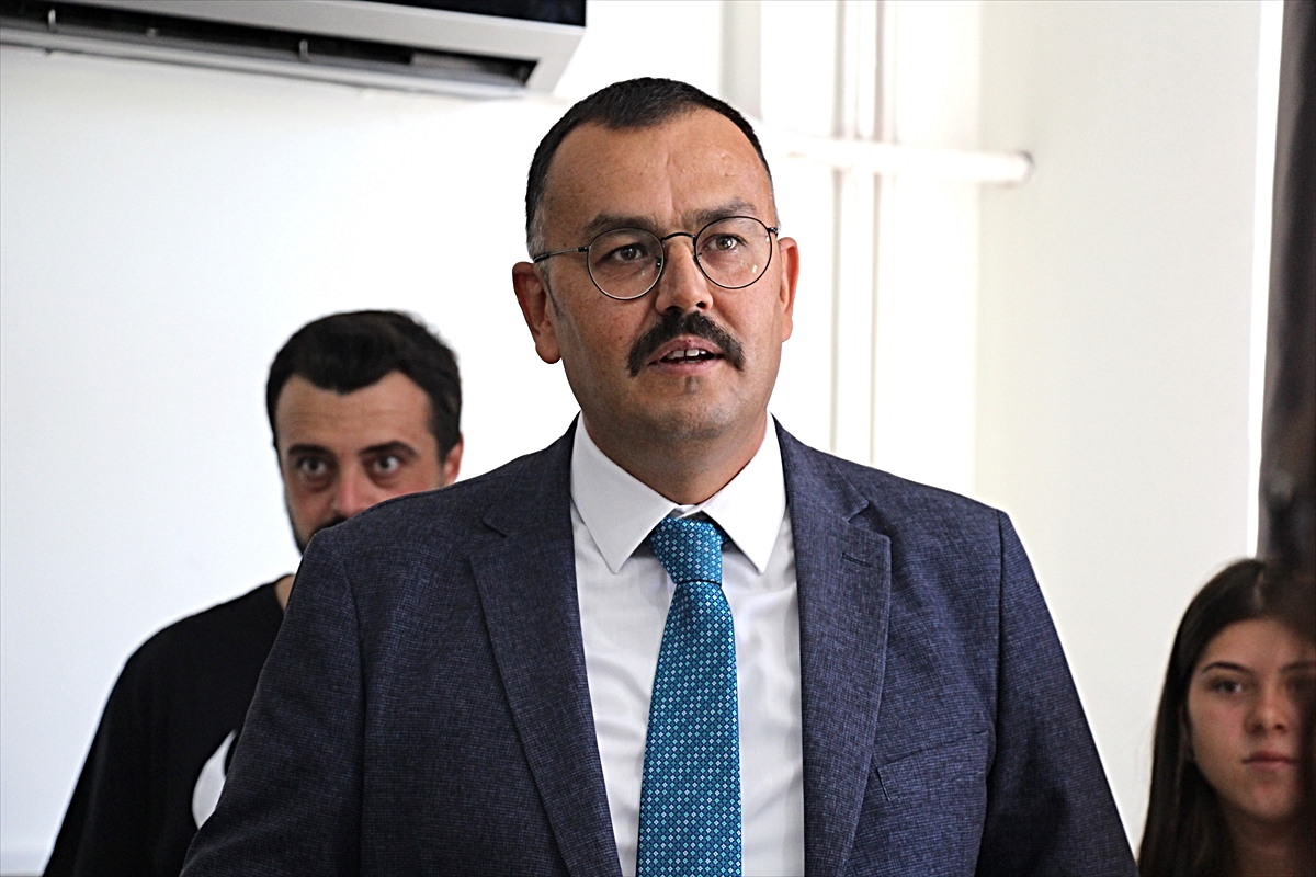Antalya\'da devlet korumasındaki 7 kız çocuğu dart başarısıyla ödüllendirildi