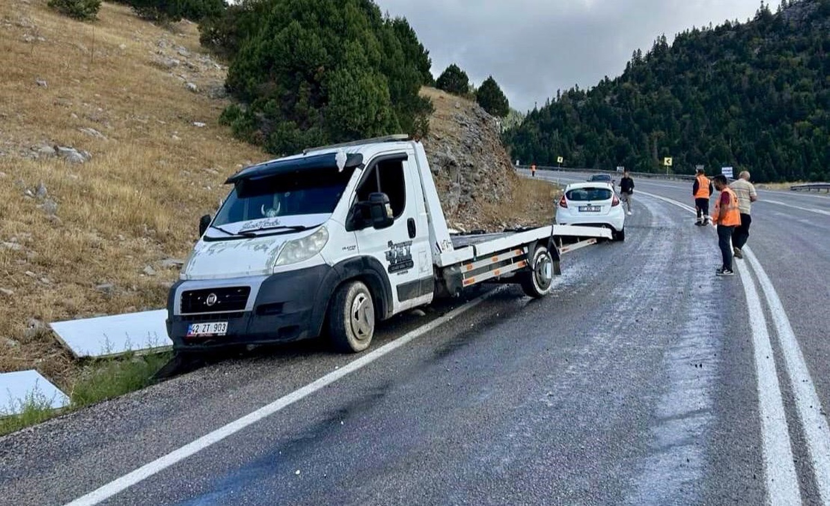 Akseki\'de iki ayrı trafik kazasında 2 sürücü yaralandı, hayati tehlikeleri yok
