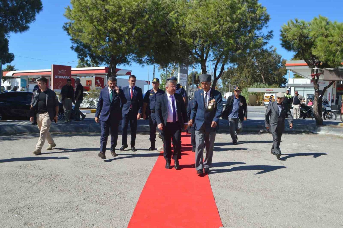 Ayvalık’ta Kaymakam Cimşit’ten gazilere nazik ziyaret